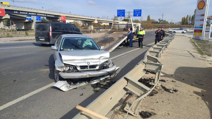 Keşan’da bariyere çarpan otomobilin sürücüsü yaralandı